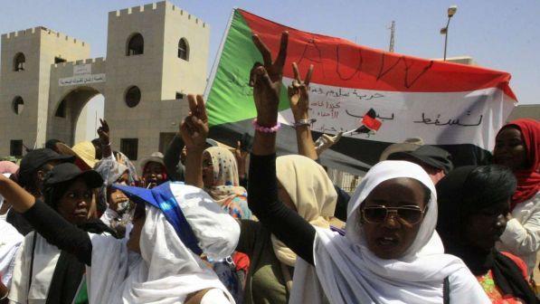 Sudan, giura il premier del governo di transizione
