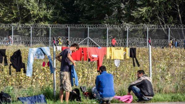 Migranti,Ungheria:inaccettabili pressioni Corte Ue su ricollocamenti