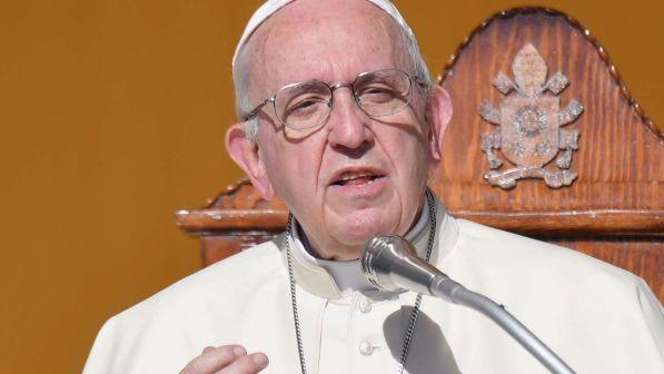 Papa: "Accogliere migranti è una responsabilità morale"