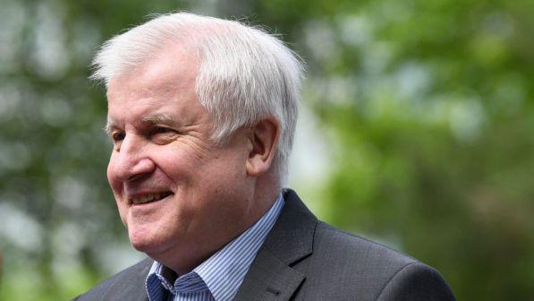 Germania, Seehofer: "Non accoglieremo i migranti della Lifeline"