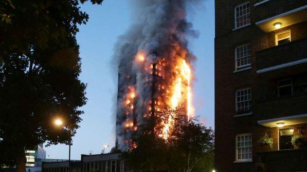 Londra, studio:sostanze cancerogene fra detriti della Grenfell Tower