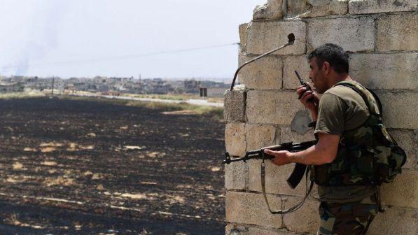 Siria, le forze di Damasco entrano in città chiave nel nordovest
