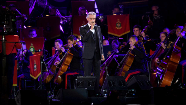 Andrea Bocelli canta per la regina Elisabetta II