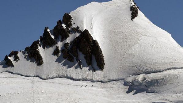 Monte Bianco, tre alpinisti italiani dispersi: proseguono ricerche