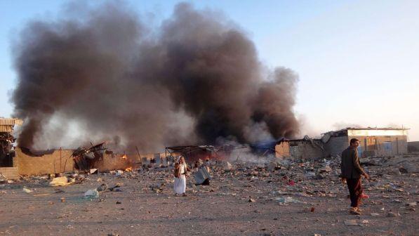 Yemen, bombardamento su Hodeidah: almeno 150 morti