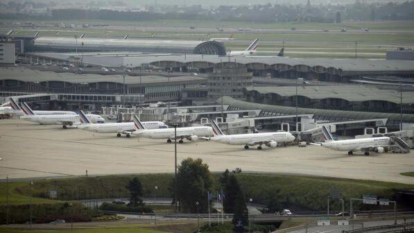 Parigi, commando rapina turisti in attesa di bus per l'aeroporto
