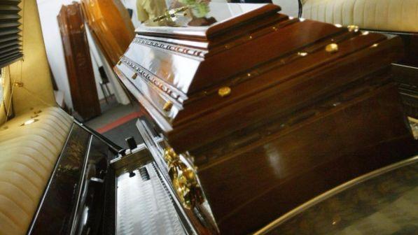 Treviso, l'auto non è assicurata: la polizia blocca il funerale