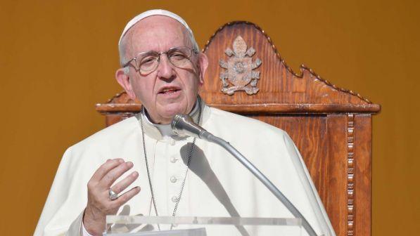 Papa: "In alcuni Paesi manca l'acqua potabile ma non le armi, è una vergogna immane"