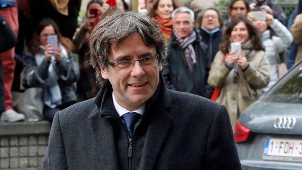 Catalogna, Puigdemont: "Esigo che la Spagna restauri il mio governo"
