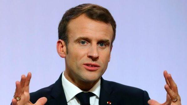 Gilet gialli, Macron: "Grazie alla polizia, vergogna per aggressori"
