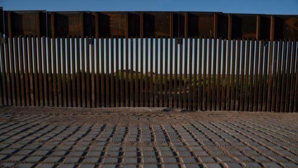 Trump: "Bocciatura giudice su muro è un favore al crimine"
