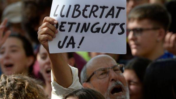 Catalogna, liberati tutti gli arrestati del blitz di mercoledì