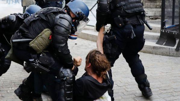 G7, proteste contro il vertice: 68 fermati e 38 in custodia polizia