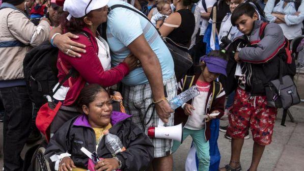 Usa, 2.000 bimbi tolti a genitori-migranti messicani al confine: tendopoli in arrivo