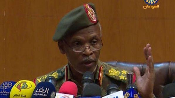 Sudan, i militari al potere: "Andiamo verso un governo civile"