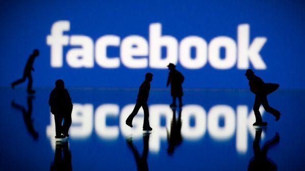 Bloomberg contro Facebook: raccoglie messaggi audio e li trascrive
