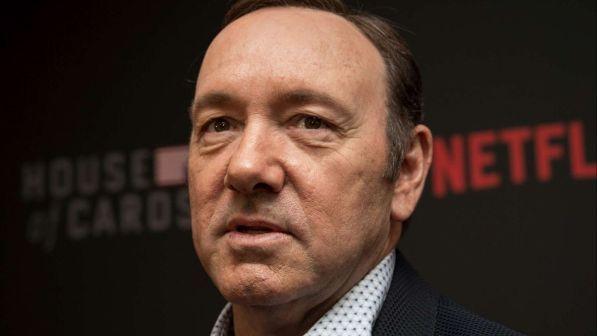 Kevin Spacey, sms di una delle vittime svelano gli abusi sessuali "Mi ha tirato giù la zip e mi ha toccato"...