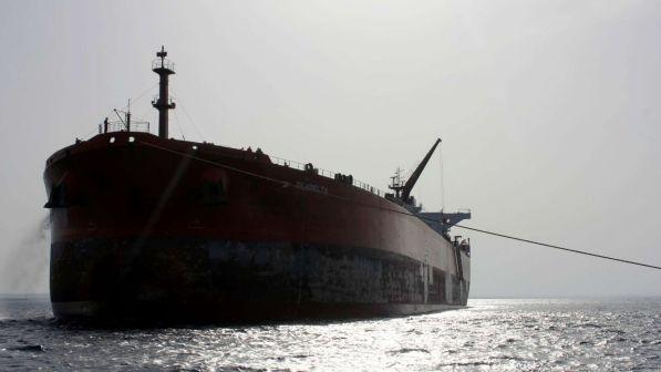 Arabia Saudita rilascia petroliera Iran bloccata da oltre 2 mesi