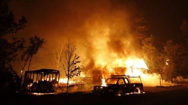 Usa, California in fiamme: evacuate migliaia di persone
