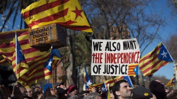 Catalogna, indagati 700 sindaci per referendum su indipendenza