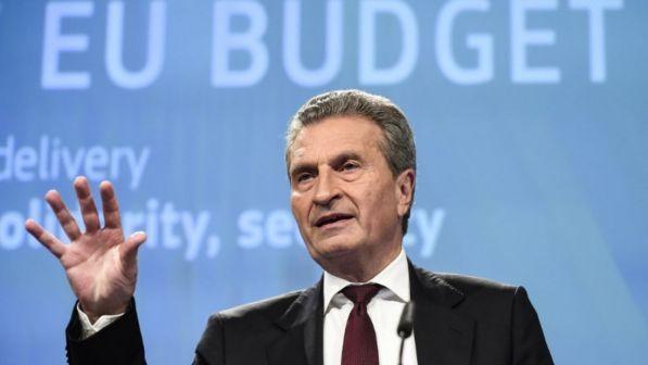 Ue, Oettinger: "Dopo Brexit chiederemo di più ai 27 Paesi"