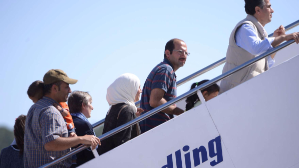 Migranti, il Papa accoglie altri nove profughi dall'isola di Lesbo