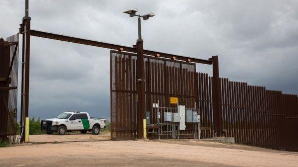 Migranti Honduras sfondano cancelli Messico: la meta? gli Usa