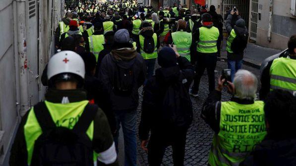 Protesta gilet gialli a L'Aja, scontri polizia-manifestanti