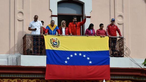 Venezuela, Pompeo: "Non ritiriamo i nostri diplomatici da Caracas"