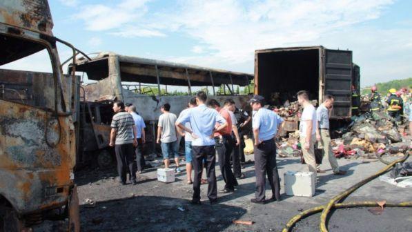 Cina, autobus si schianta all'interno di una galleria: 36 morti