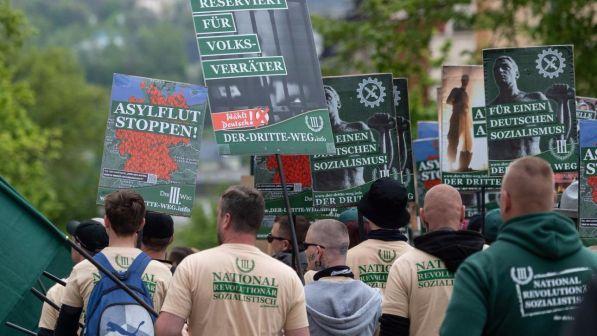 Germania: marcia di 300 neonazisti, sconcerto della comunità ebraica