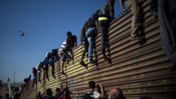 Migranti Usa-Messico, trovati morti una donna e tre bimbi