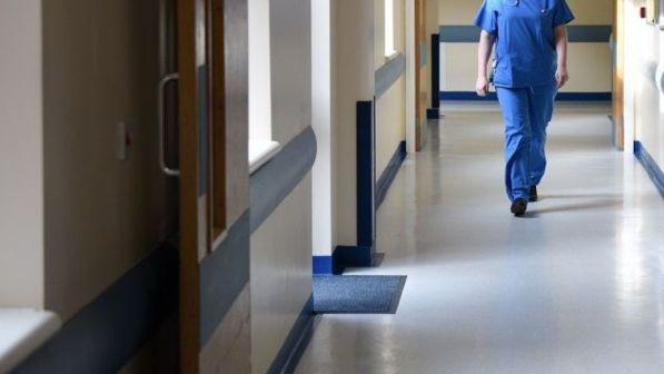 Gb, aggredita in ospedale perché russa: muore una donna di 64 anni