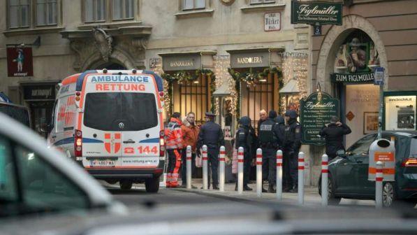 Sparatoria a Vienna: un morto e un ferito grave, assalitore in fuga | Polizia: "Escluso movente terroristico"
