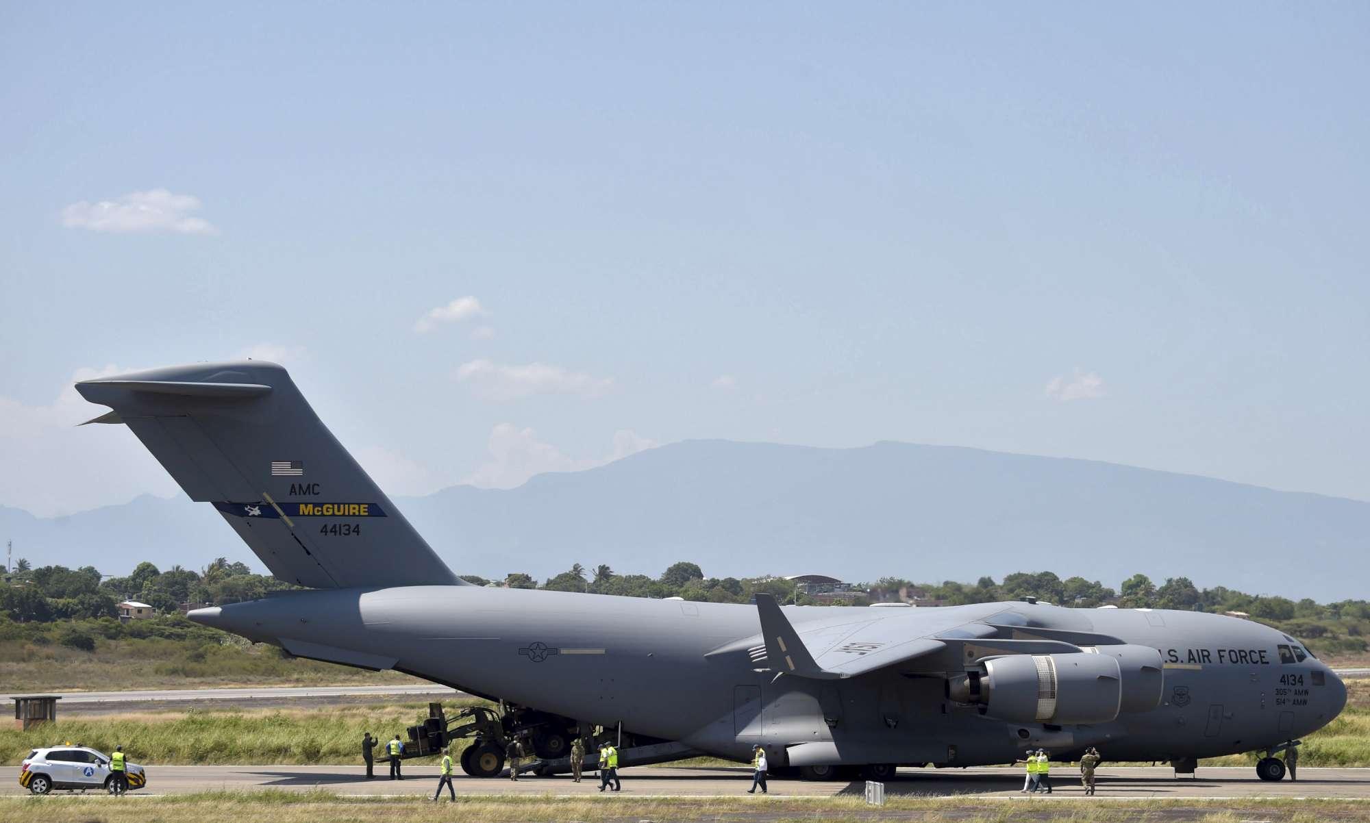 Venezuela: arrivati i primi due aerei Usa con aiuti umanitari