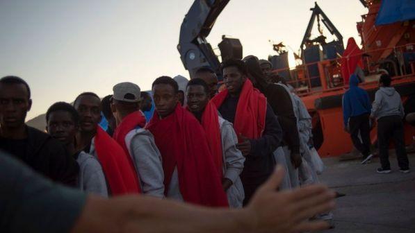 Migranti, Sanchez e Merkel per equa distribuzione delle quote