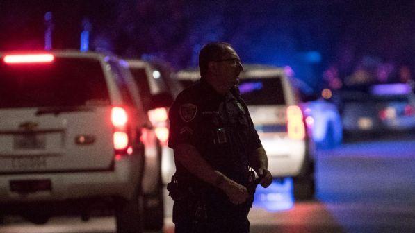 Usa, polizia uccide rapper nero che dormiva in auto