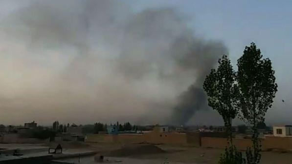 Afganistan, terzo giorno di battaglia a Ghazni: "100 morti"