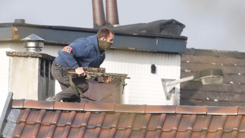 Bruxelles,via assalto ai terroristi