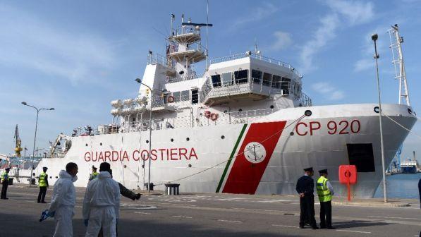 Migranti, la Camera autorizza la missione delle navi italiane in Libia