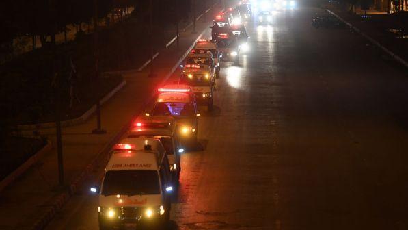 Pakistan, scontro fra pullman e camion: almeno 26 morti