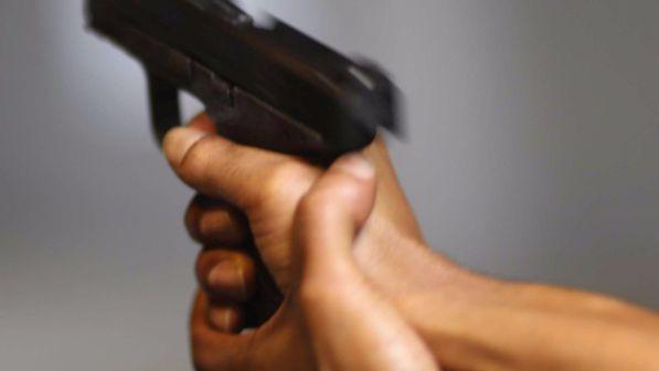 Sparatoria a Taranto, 26enne ferita da un proiettile vagante