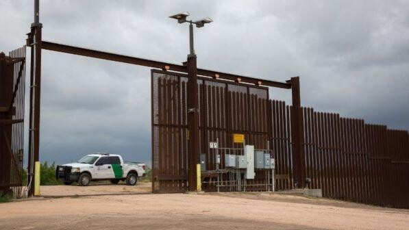 Usa, Trump autorizza l'uso della forza contro i migranti dal Messico