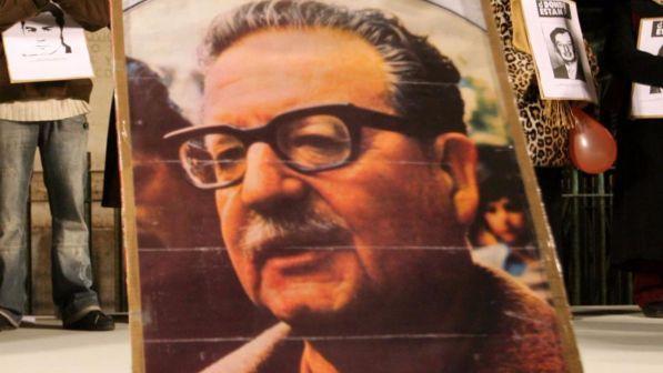 Cile, rubati in museo oggetti personali di Salvador Allende