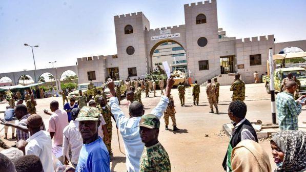 Sudan, 115 milioni di euro in casa del presidente deposto Bashir