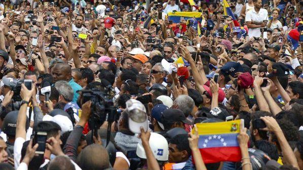 Venezuela,altra giornata proteste: 2 deputati arrestati e rilasciati