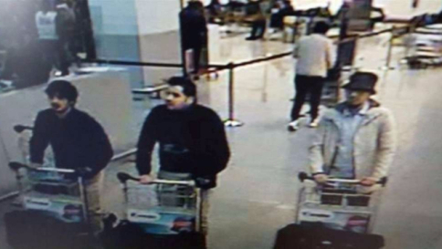 Attentati Bruxelles, 5 i terroristi del commando: 3 kamikaze, due in fuga