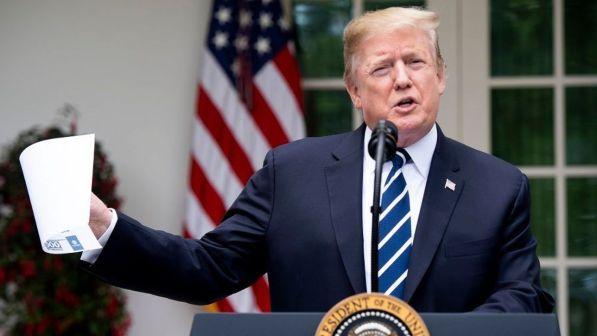 Usa, critica Donald Trump in tribunale e sui social: giudice sospeso per sei mesi