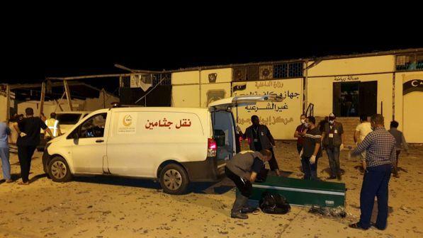 Migranti, Papa: "Grave la strage in Libia, più corridoi umanitari"