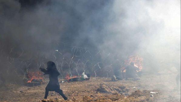Gaza, raid aerei israeliani contro basi militari di Hamas